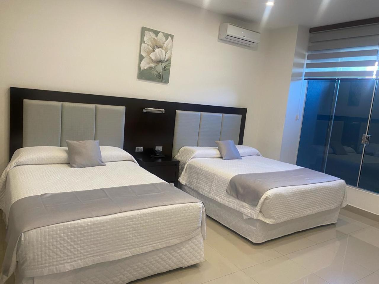 Hotel Innova Тариха Екстериор снимка